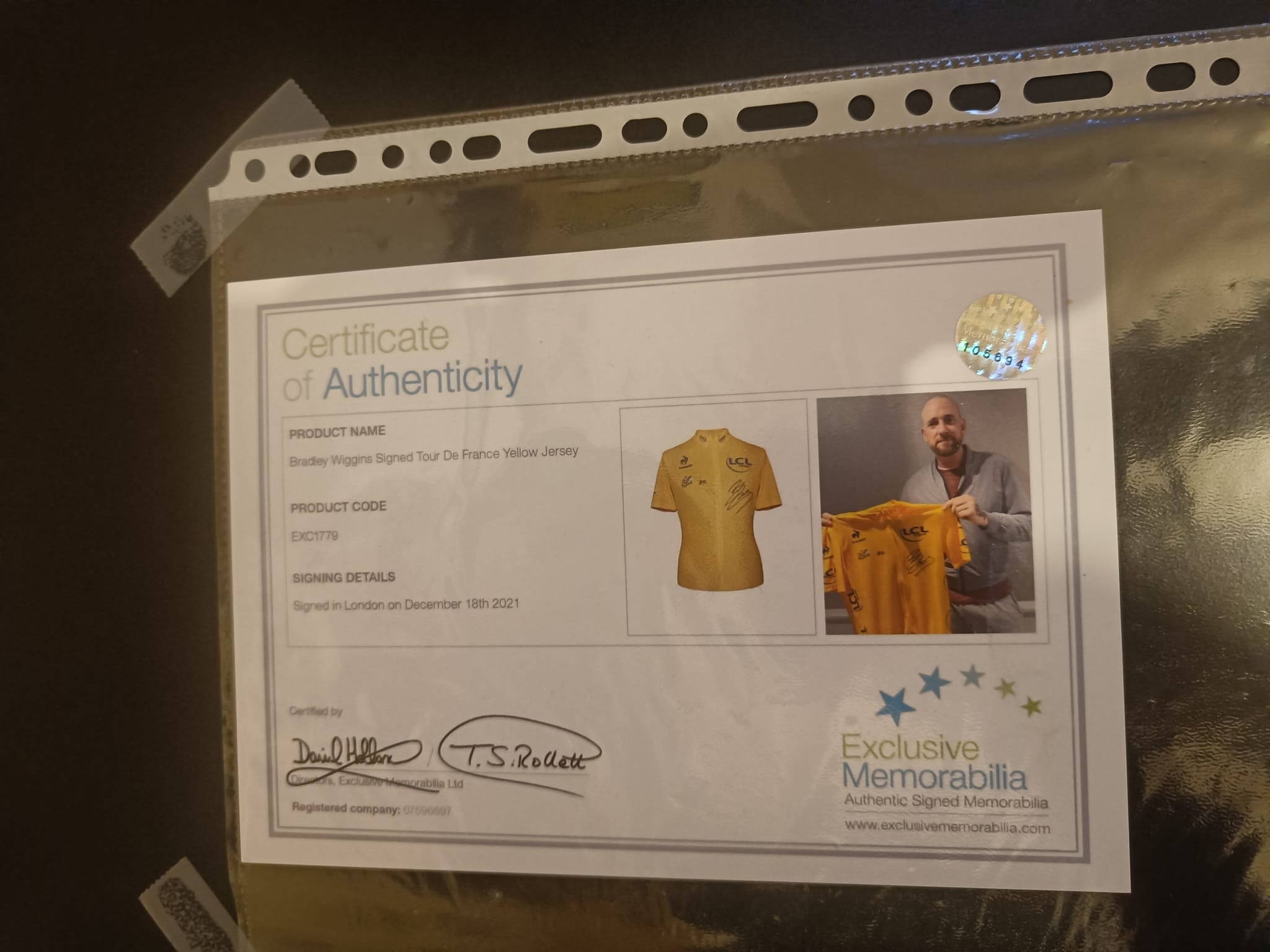 Signed yellow jersey - Bradley Wiggins - Framed 4