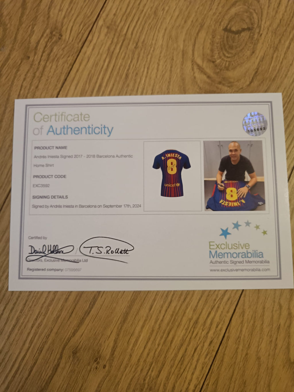 Signed shirt Andres Iniesta - Barcelona - Framed 4