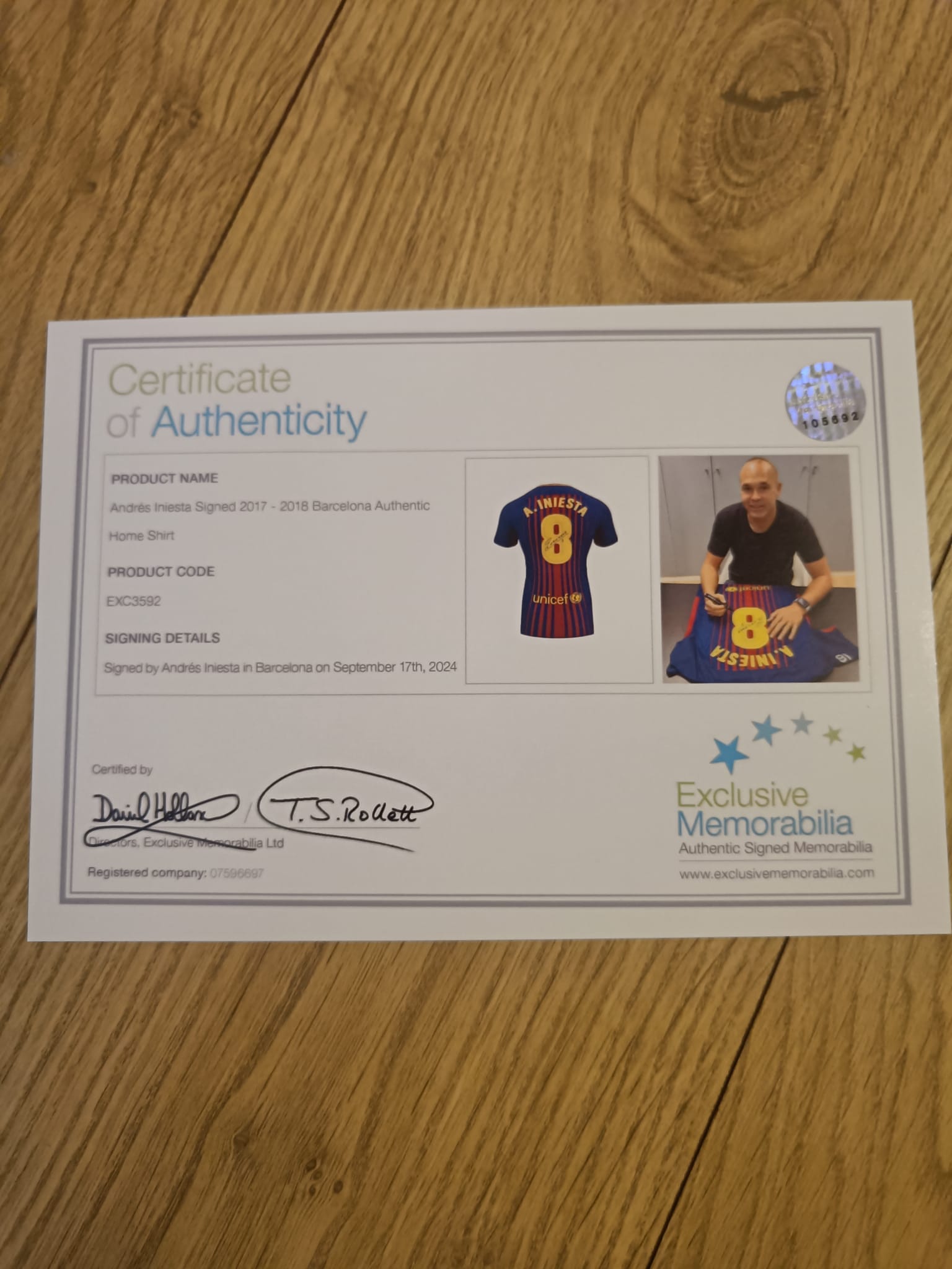 Signed shirt Andres Iniesta - Barcelona - Framed 4