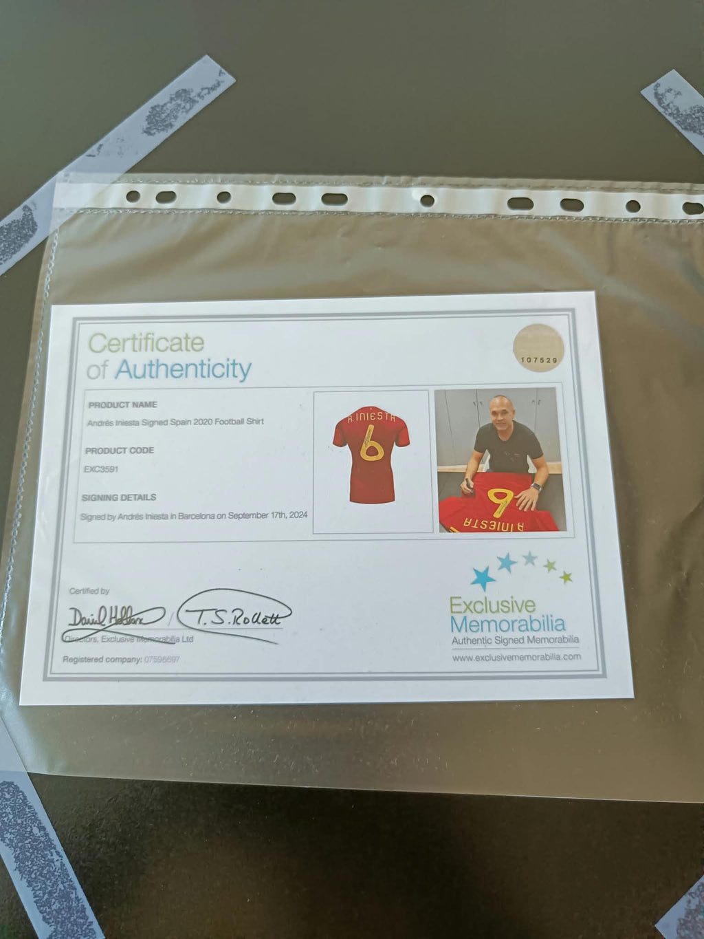 Signed shirt Andres Iniesta - Spain - Framed3